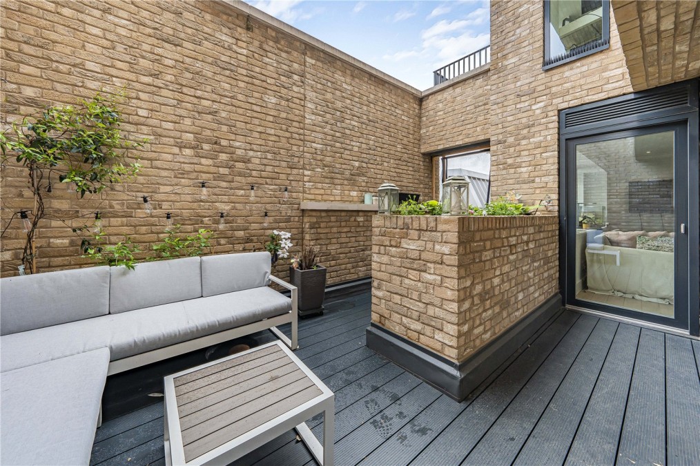 alaKingston Road, London