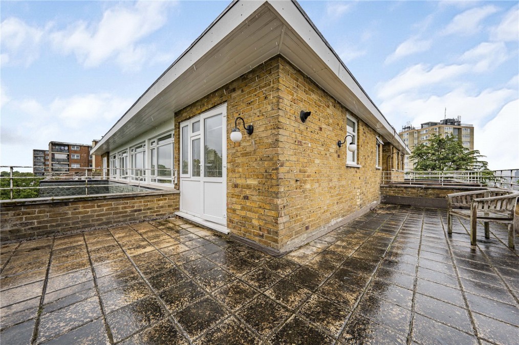 alaPrinces Way, Southfields, London
