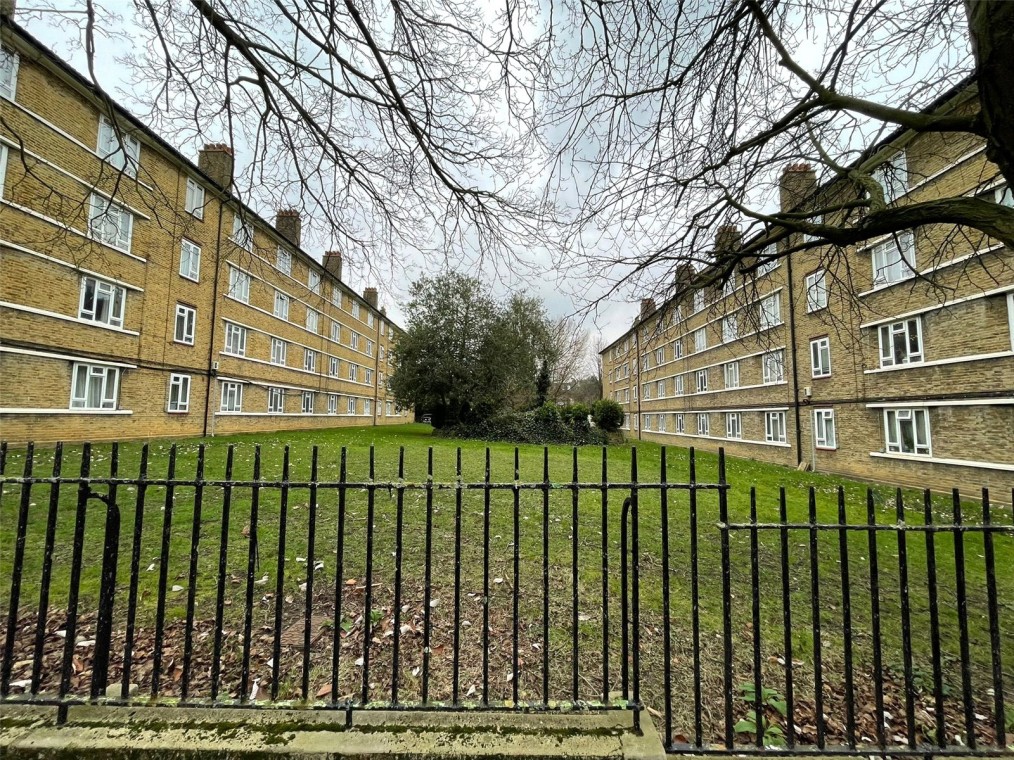 alaFulham Palace Road, London