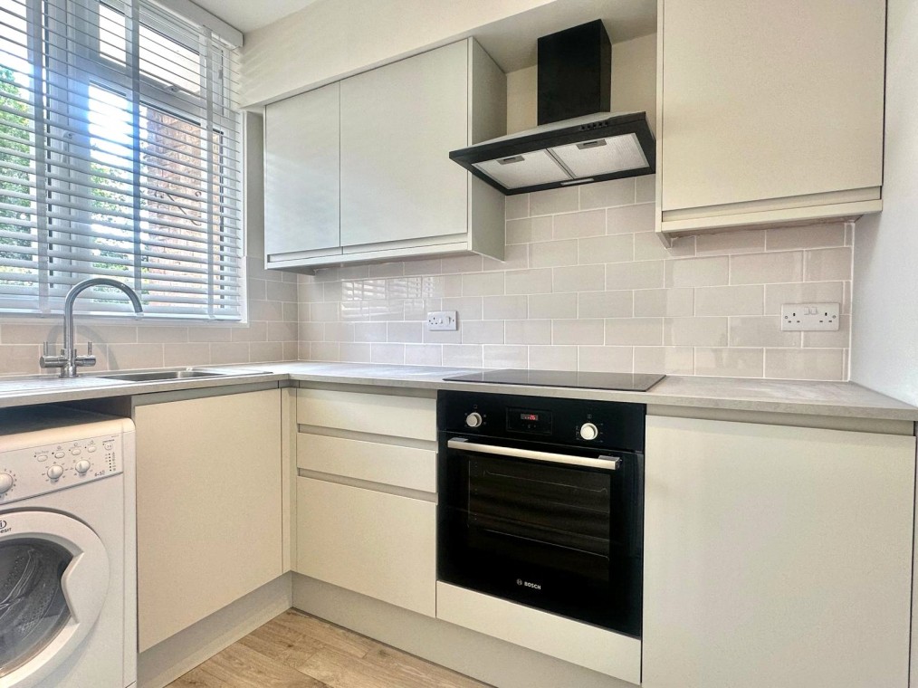 alaKeswick Road, London