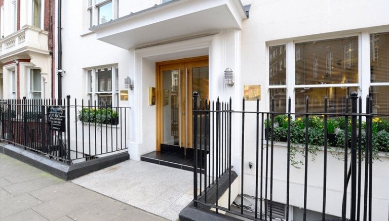 London, Apartment 25