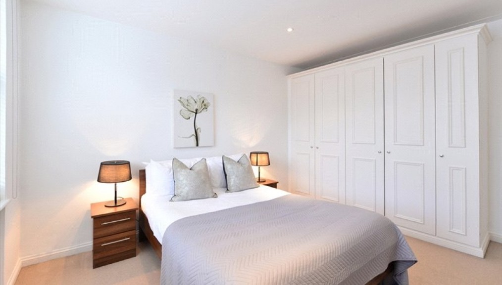 London, Apartment 25