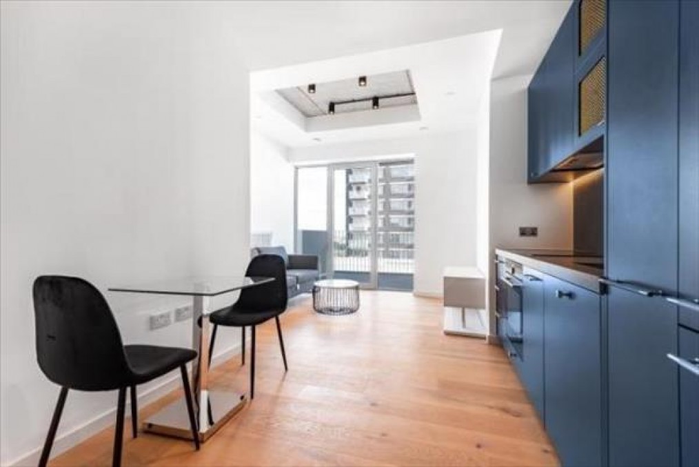 alaGoodluck Hope, London