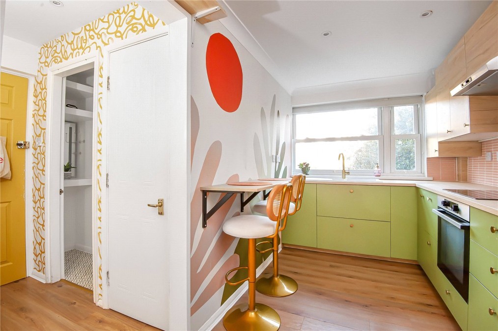 alaTrinity Road, Wandsworth, London