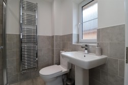 Wallis Grove, Harworth