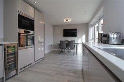 Wallis Grove, Harworth