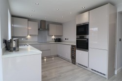 Wallis Grove, Harworth