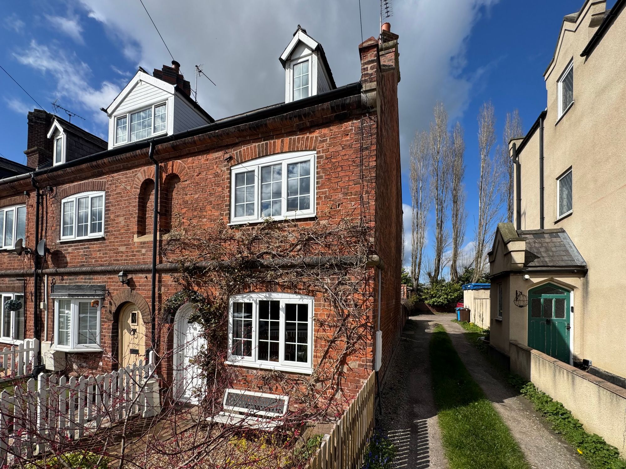 Shireoaks Row, Shireoaks, S81