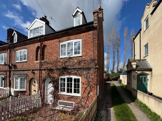 Shireoaks Row, Shireoaks, S81