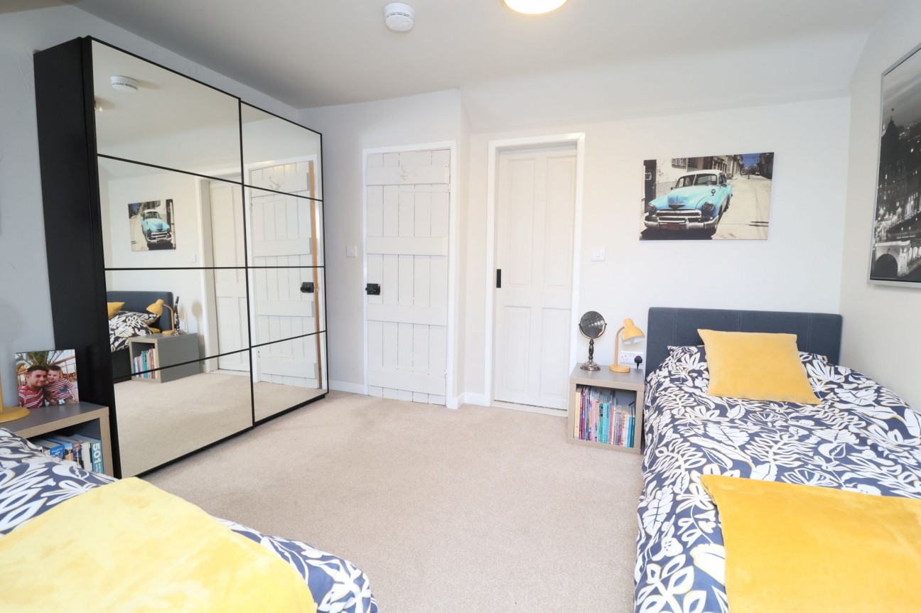 Shireoaks Row, Shireoaks, S81
