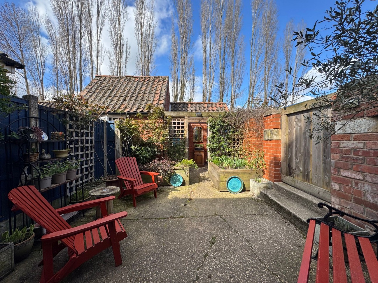 Shireoaks Row, Shireoaks, S81