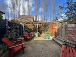 Shireoaks Row, Shireoaks, S81