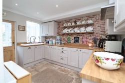 Shireoaks Row, Shireoaks, S81