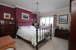 Shireoaks Row, Shireoaks, S81