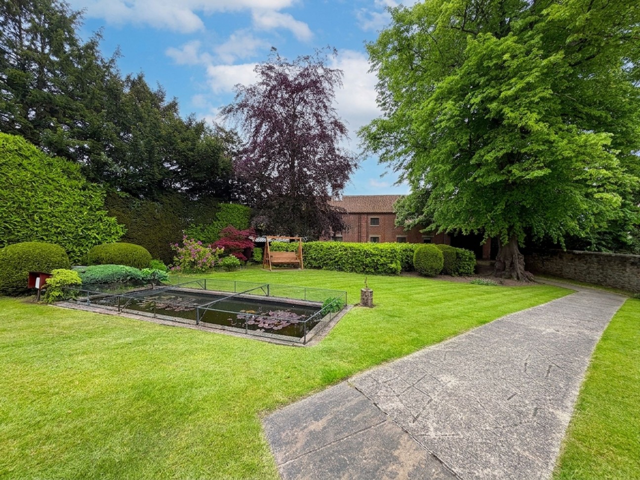 High Road, Carlton-In-Lindrick, S81