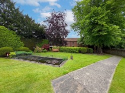 High Road, Carlton-In-Lindrick, S81