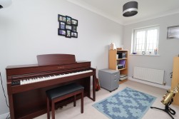 Hall Drive, Worksop, S80