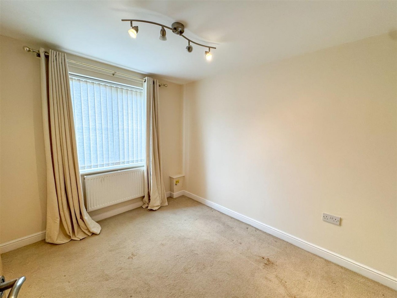Royal Court, Worksop, S80