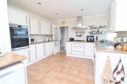 Scholey Avenue, Woodsetts, S81