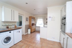 Scholey Avenue, Woodsetts, S81