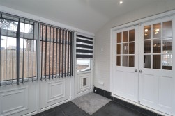 Holding, Worksop, S81