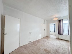 Queen Street, Creswell, S80