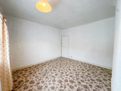 Queen Street, Creswell, S80