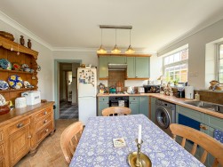 Station Road, Whitwell, S80
