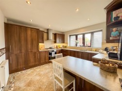 Long Lane, Carlton-In-Lindrick, S81