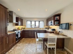 Long Lane, Carlton-In-Lindrick, S81