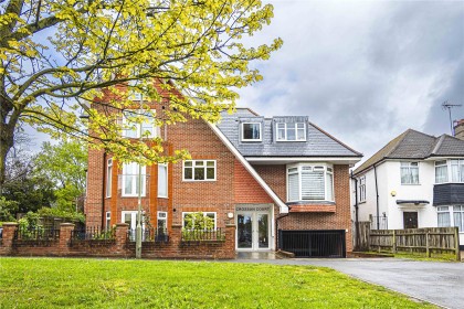 photo for Stonegrove, 108 Stonegrove, Edgware, Middlesex