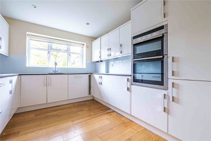 photo for Stonegrove, 108 Stonegrove, Edgware, Middlesex