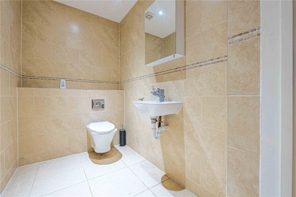 photo for Stonegrove, 108 Stonegrove, Edgware, Middlesex