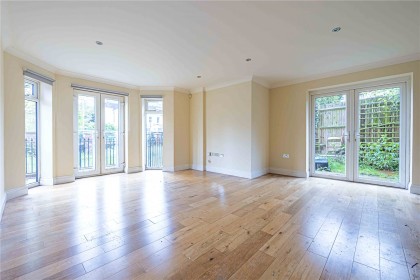 photo for Stonegrove, 108 Stonegrove, Edgware, Middlesex