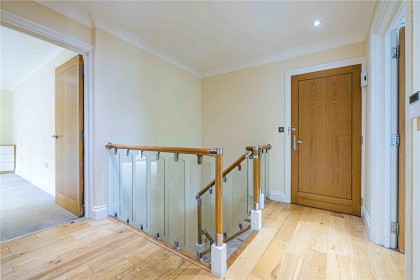 photo for Stonegrove, 108 Stonegrove, Edgware, Middlesex