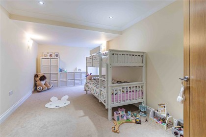 photo for Stonegrove, 108 Stonegrove, Edgware, Middlesex