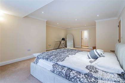 photo for Stonegrove, 108 Stonegrove, Edgware, Middlesex