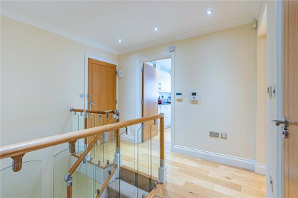 photo for Stonegrove, 108 Stonegrove, Edgware, Middlesex