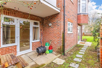 photo for Stonegrove, 108 Stonegrove, Edgware, Middlesex