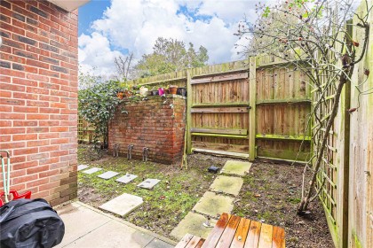 photo for Stonegrove, 108 Stonegrove, Edgware, Middlesex