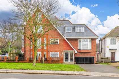 photo for Stonegrove, 108 Stonegrove, Edgware, Middlesex