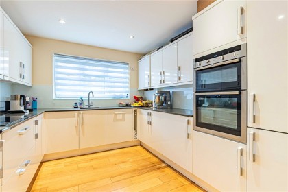 photo for Stonegrove, 108 Stonegrove, Edgware, Middlesex