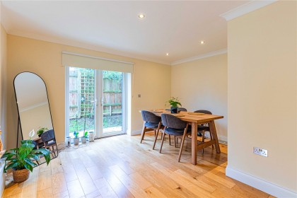 photo for Stonegrove, 108 Stonegrove, Edgware, Middlesex