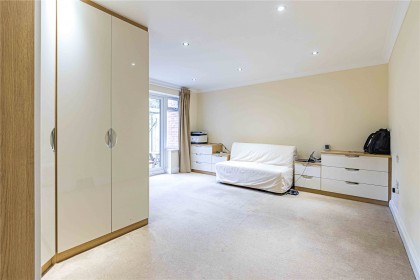 photo for Stonegrove, 108 Stonegrove, Edgware, Middlesex