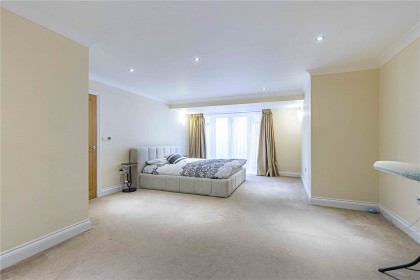 photo for Stonegrove, 108 Stonegrove, Edgware, Middlesex