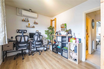 photo for Leavesden, Watford, Hertfordshire