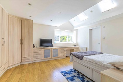 photo for Bushey Heath, Bushey, Hertfordshire