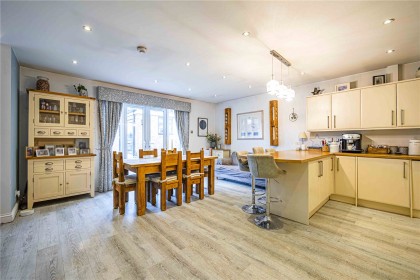 photo for Aston Clinton, Aylesbury, Buckinghamshire