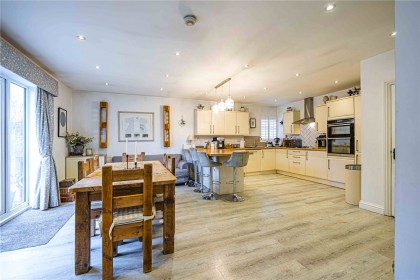 photo for Aston Clinton, Aylesbury, Buckinghamshire