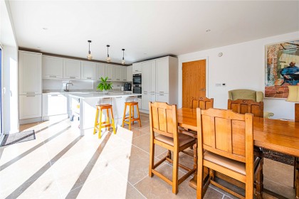 photo for Edlesborough, Buckinghamshire